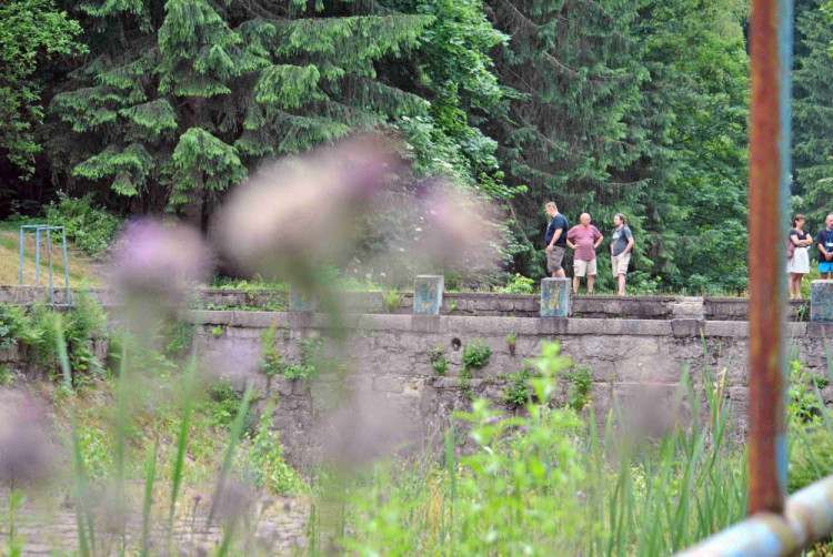 Lidé přišli na projednávání obnovy Lesního koupaliště