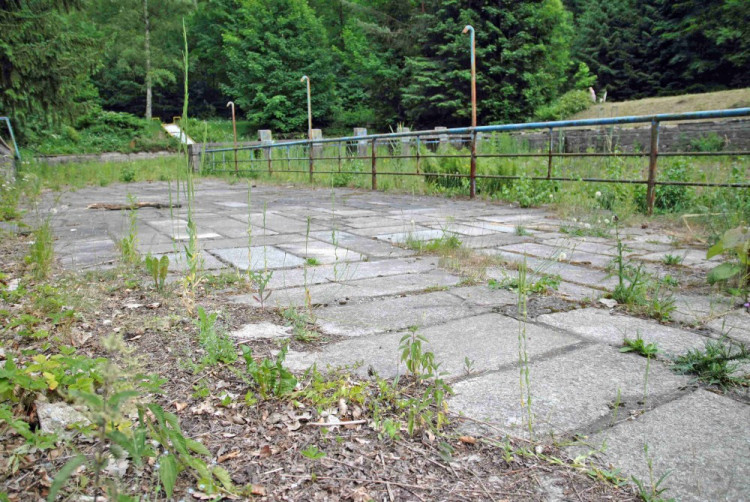 Lidé přišli na projednávání obnovy Lesního koupaliště