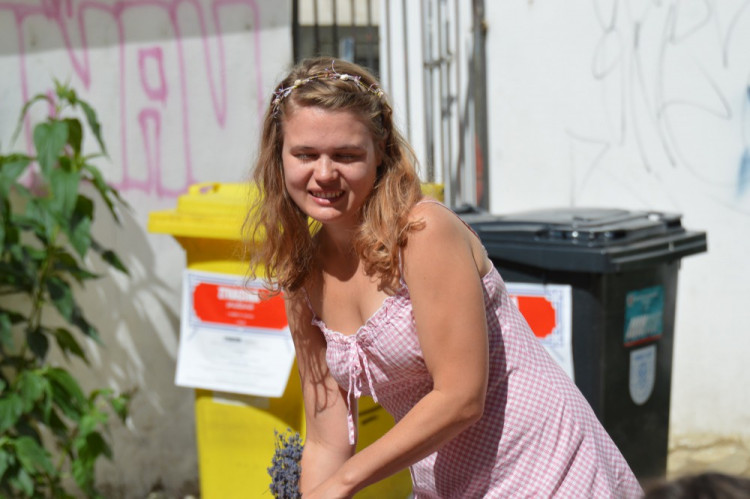 FOTOGALERIE: Proluka ve Ztracené ožila. Desítky lidí tam za krásného počasí posnídaly pod širým nebem