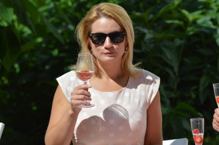 FOTOGALERIE: Proluka ve Ztracené ožila. Desítky lidí tam za krásného počasí posnídaly pod širým nebem