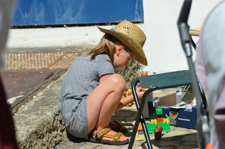 FOTOGALERIE: Proluka ve Ztracené ožila. Desítky lidí tam za krásného počasí posnídaly pod širým nebem