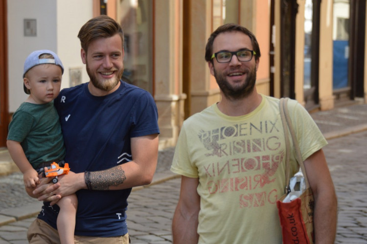 FOTOGALERIE: Proluka ve Ztracené ožila. Desítky lidí tam za krásného počasí posnídaly pod širým nebem