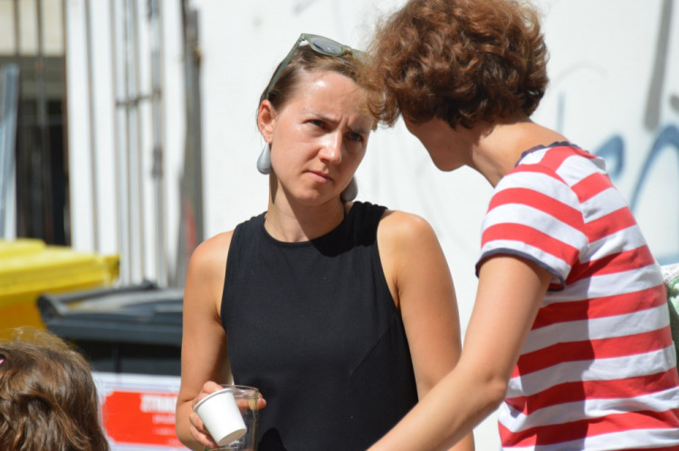 FOTOGALERIE: Proluka ve Ztracené ožila. Desítky lidí tam za krásného počasí posnídaly pod širým nebem