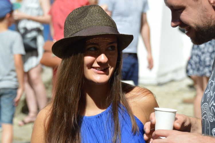 FOTOGALERIE: Proluka ve Ztracené ožila. Desítky lidí tam za krásného počasí posnídaly pod širým nebem