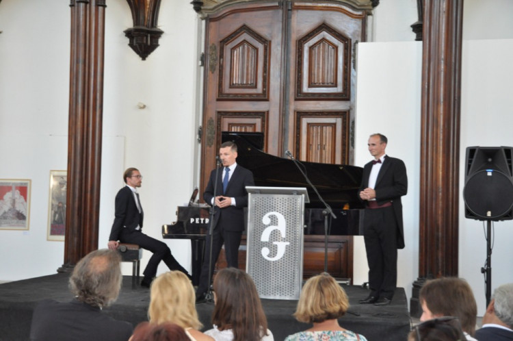 Vernisáž zahájila výstavu Victora Vasarelyho v Alšově jihočeské galerii