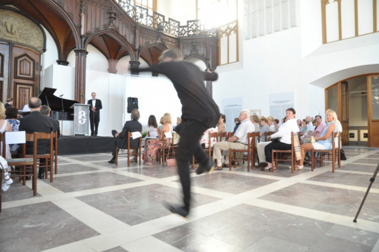 Vernisáž zahájila výstavu Victora Vasarelyho v Alšově jihočeské galerii