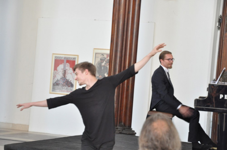 Vernisáž zahájila výstavu Victora Vasarelyho v Alšově jihočeské galerii