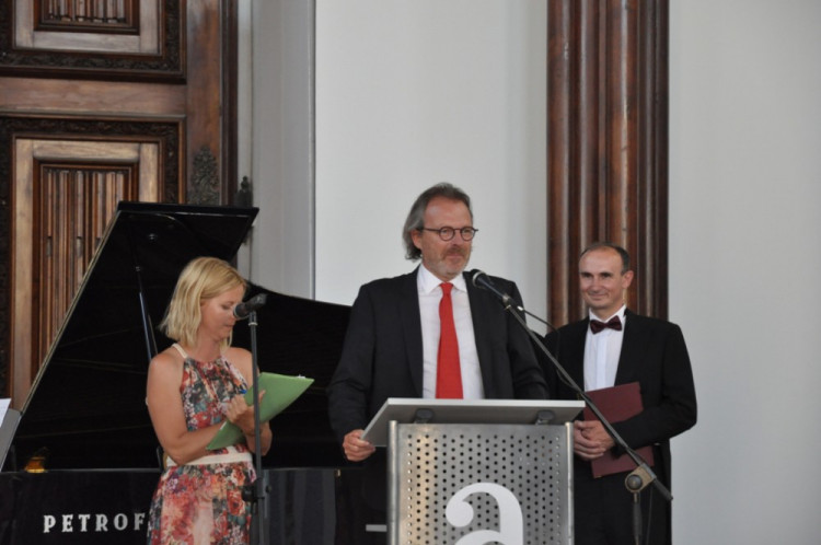 Vernisáž zahájila výstavu Victora Vasarelyho v Alšově jihočeské galerii