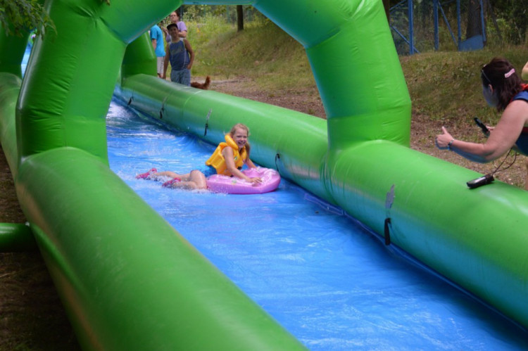 FOTO: Obří skluzavce na Svatém kopečku přálo počasí. Podívejte se na odvážné účastníky