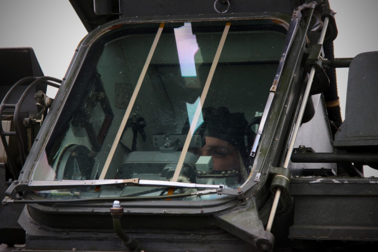 Kontrola funkčnosti prostředků amerických vojáků. 