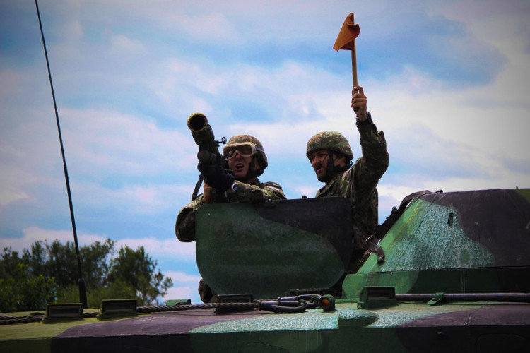 V palebném postavení českého družstva vyzbrojeného protiletadlovým raketovým kompletem RBS-70