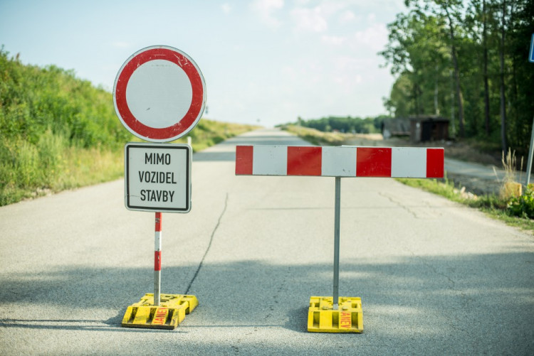 Úplná uzavírka silnice I/3