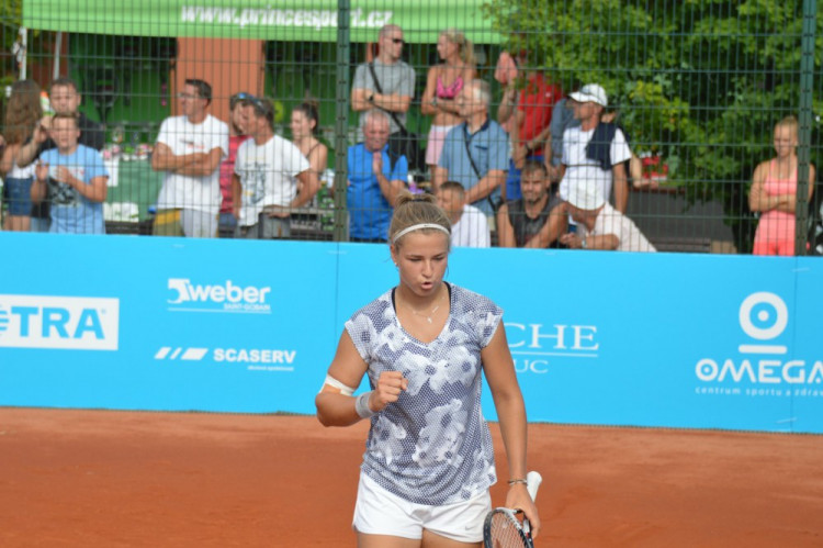 FOTO: Plíškovou potrápila domácí Muchová, ale nakonec postupuje společně s Hradeckou a Allertovou