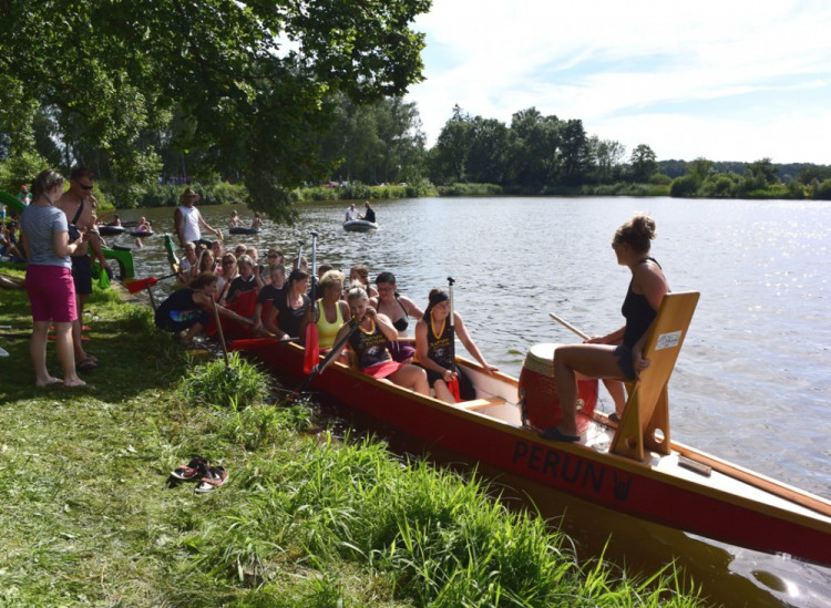 Závod dračích lodí v Telči 2017