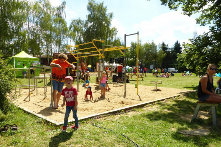 Závod dračích lodí v Telči 2017