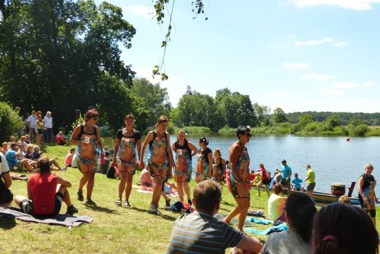 Závod dračích lodí v Telči 2017