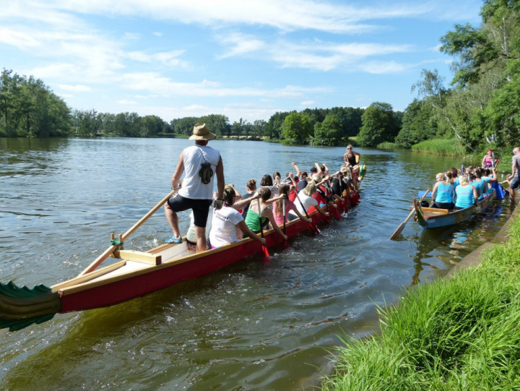 Závod dračích lodí v Telči 2017