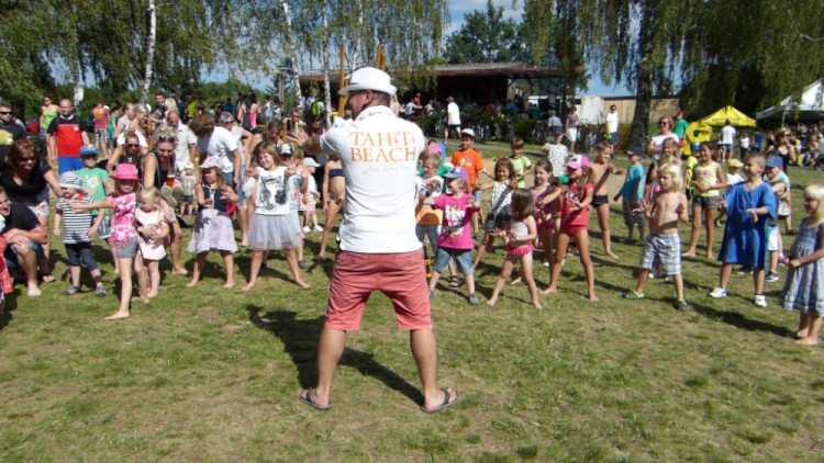 Závod dračích lodí v Telči 2017