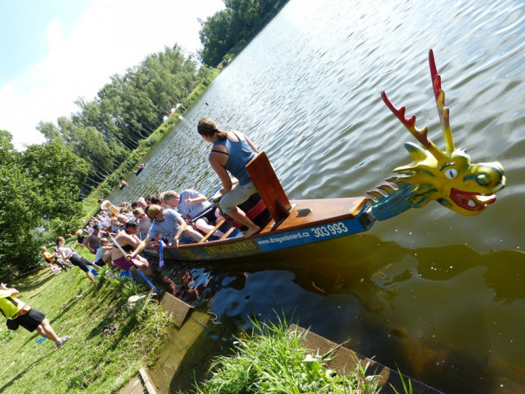 Závod dračích lodí v Telči 2017