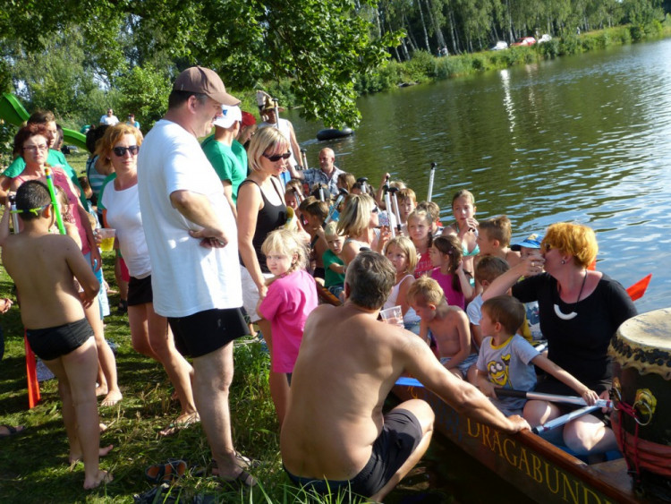 Závod dračích lodí v Telči 2017