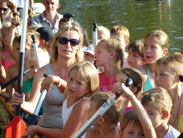 Závod dračích lodí v Telči 2017