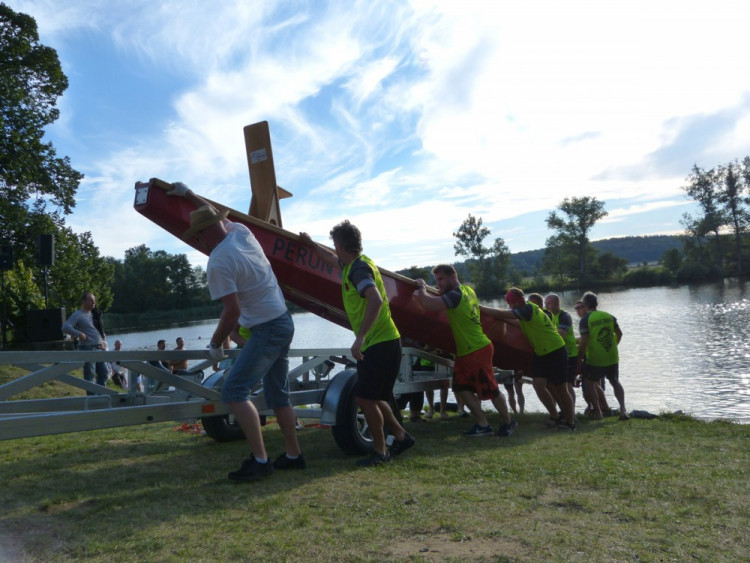 Závod dračích lodí v Telči 2017