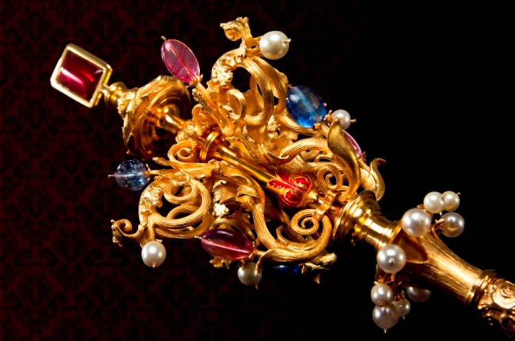 České korunovační klenoty na zámku Hrubá Skála