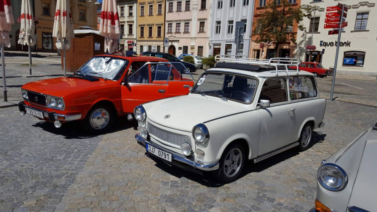 Jízda medvěda Brtníka - zastávka na jihlavském náměstí