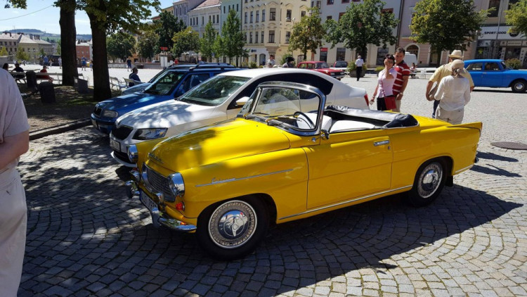 Jízda medvěda Brtníka - zastávka na jihlavském náměstí