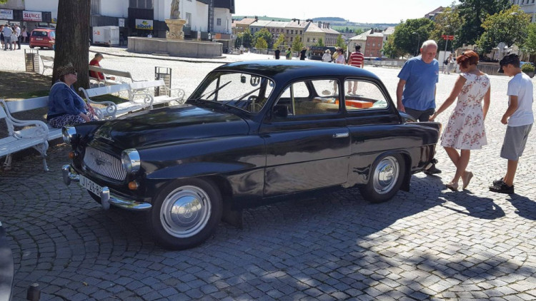 Jízda medvěda Brtníka - zastávka na jihlavském náměstí