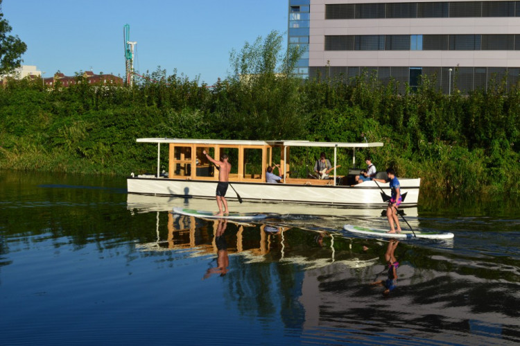 FOTOREPORT: Po Moravě už budou jezdit dvě vyhlídkové lodě. Projeli jsme se novou lodí Šimona Pelikána