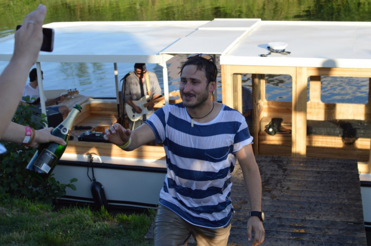 FOTOREPORT: Po Moravě už budou jezdit dvě vyhlídkové lodě. Projeli jsme se novou lodí Šimona Pelikána