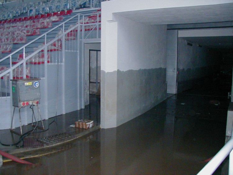 Povodeň 2002: Ledová plocha Budvar arény byla pod vodou