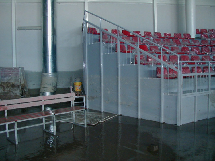 Povodeň 2002: Ledová plocha Budvar arény byla pod vodou