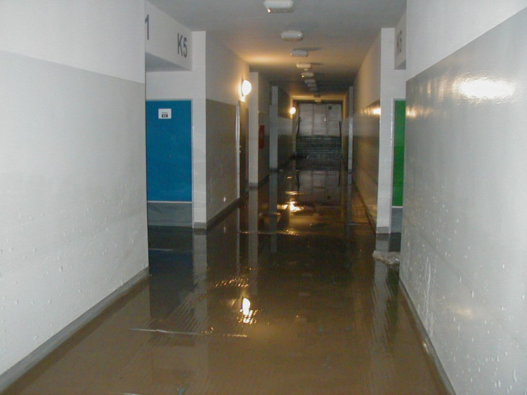 Povodeň 2002: Ledová plocha Budvar arény byla pod vodou