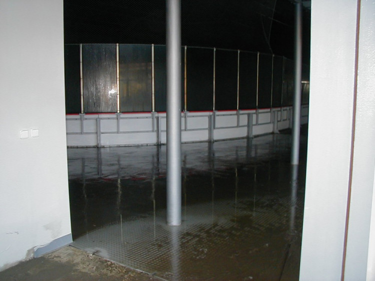 Povodeň 2002: Ledová plocha Budvar arény byla pod vodou