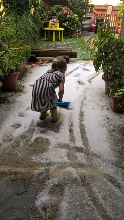 Kroupy z nedělní bouřky
