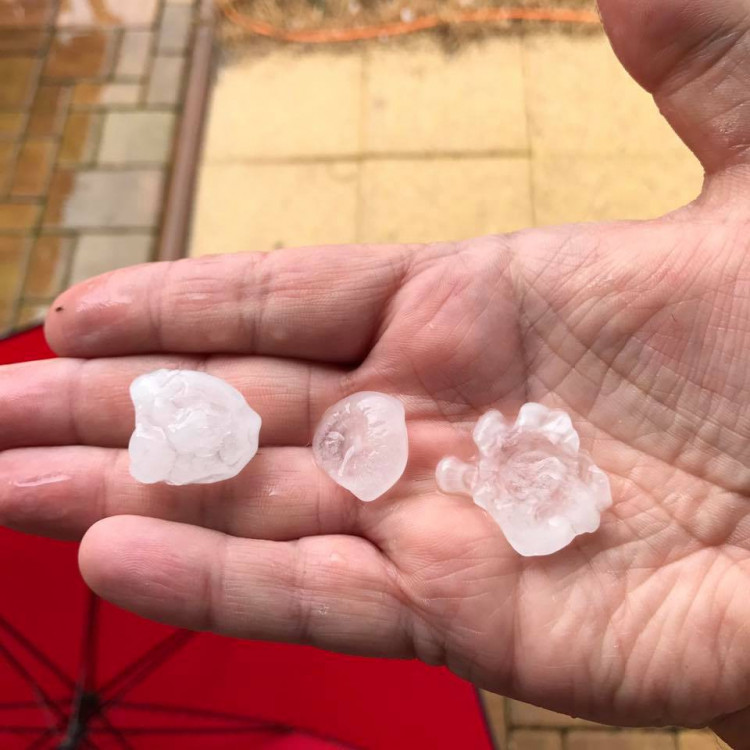 Kroupy z nedělní bouřky