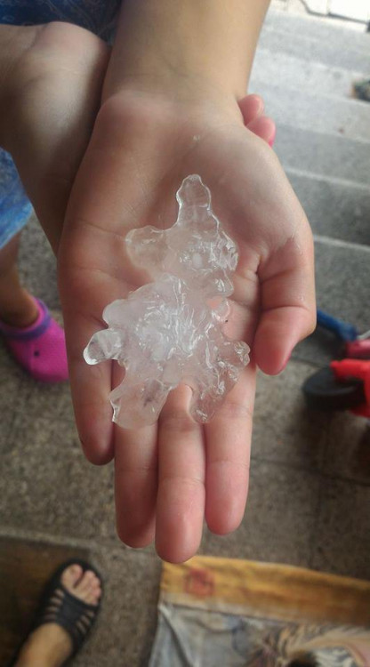 Kroupy z nedělní bouřky