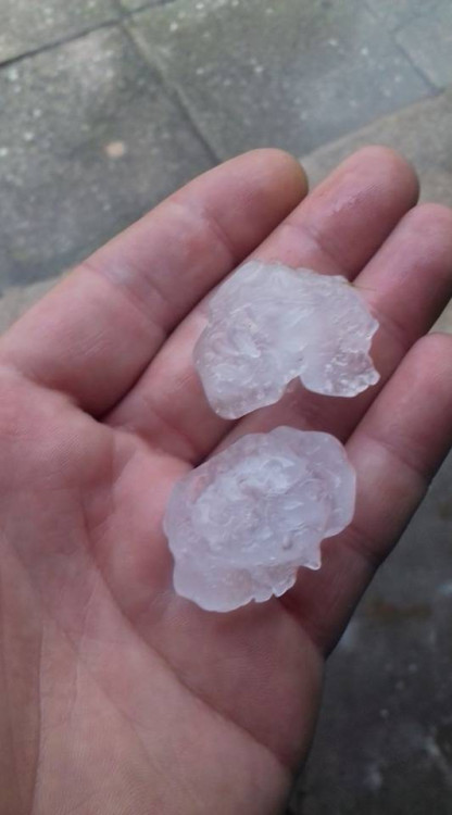 Kroupy z nedělní bouřky