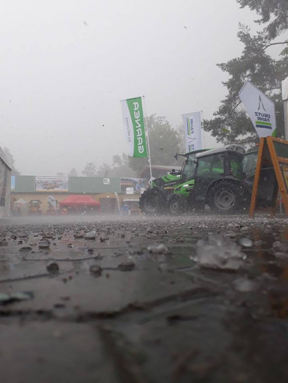 Kroupy z nedělní bouřky