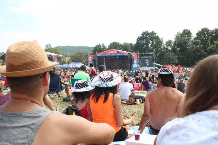 FOTOGALERIE: Festival HRADY CZ na Bouzově nabídl krásné počasí a skvělý line-up