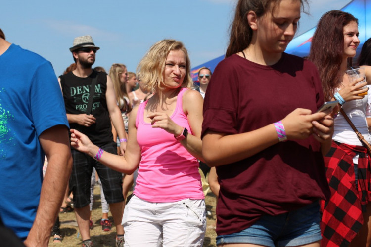 FOTOGALERIE: Festival HRADY CZ na Bouzově nabídl krásné počasí a skvělý line-up