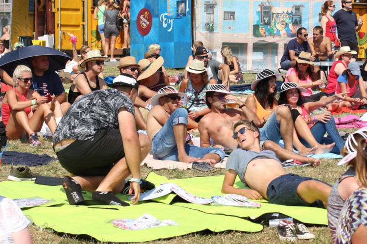 FOTOGALERIE: Festival HRADY CZ na Bouzově nabídl krásné počasí a skvělý line-up