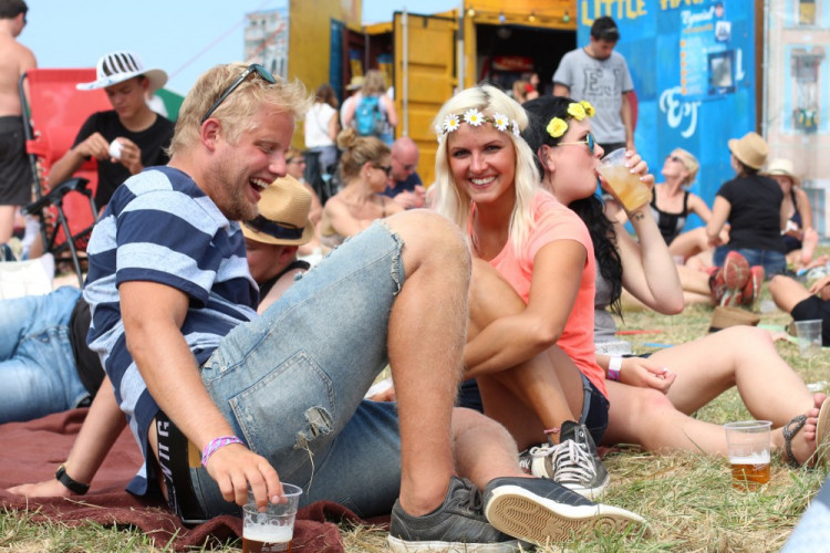 FOTOGALERIE: Festival HRADY CZ na Bouzově nabídl krásné počasí a skvělý line-up