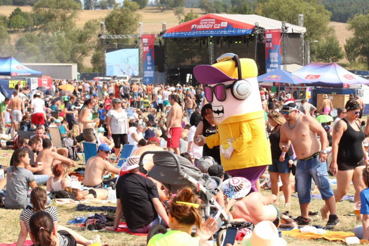 FOTOGALERIE: Festival HRADY CZ na Bouzově nabídl krásné počasí a skvělý line-up