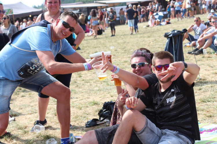 FOTOGALERIE: Festival HRADY CZ na Bouzově nabídl krásné počasí a skvělý line-up