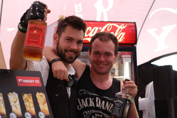 FOTOGALERIE: Festival HRADY CZ na Bouzově nabídl krásné počasí a skvělý line-up