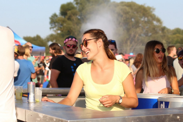 FOTOGALERIE: Festival HRADY CZ na Bouzově nabídl krásné počasí a skvělý line-up