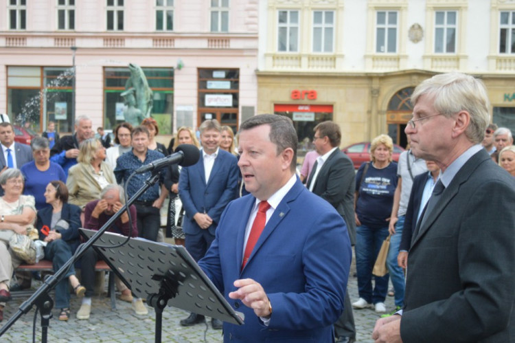 FOTOGALERIE: Pítko na Horním náměstí je už v provozu. Osvěžte se v centru Olomouce